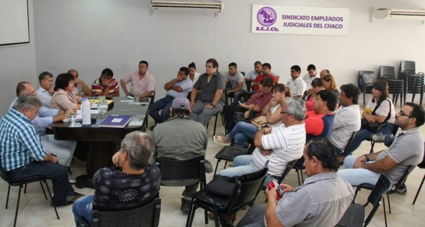 Judiciales en alerta y con un paro inminente