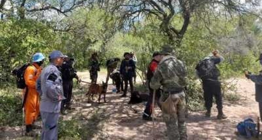 Agentes policiales y la comunidad siguen buscando a Salustiano G&iacute;menez