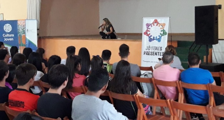 Se realizo el primer d&iacute;a del seminario de puesta en escena y composici&oacute;n coreogr&aacute;fica 