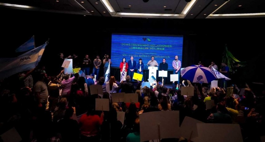 Multitudinario apoyo de empleados públicos a Capitanich: “Fui el gobernador que más recuperó el salario de los trabajadores”