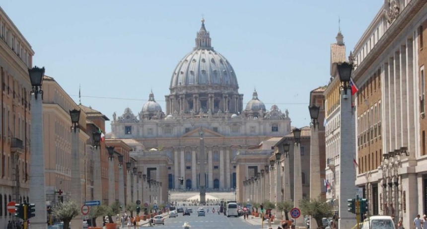 El Vaticano denunció estafas virtuales en Facebook con perfiles falsos de León XIV