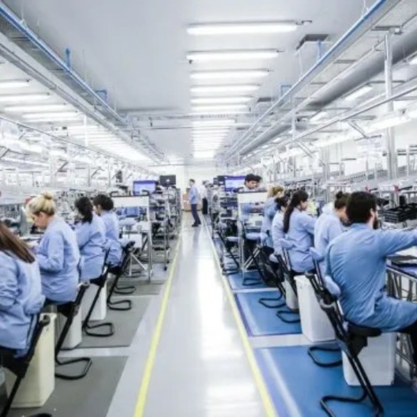 Industria el&eacute;ctrica y electr&oacute;nica, en picada: cay&oacute; 44% la producci&oacute;n y el empleo sigue en retroceso