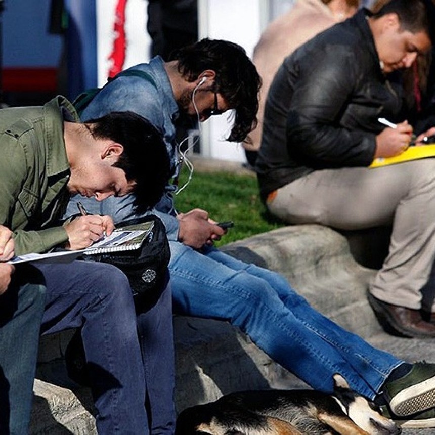En la era Milei se perdieron 235 mil puestos de trabajo privados y el salario m&iacute;nimo perdi&oacute; un 40%