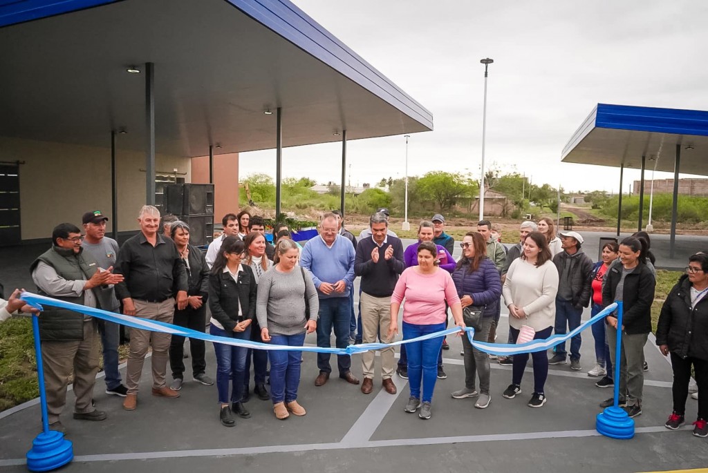 Inauguraron las instalaciones del mercado popular de Castelli