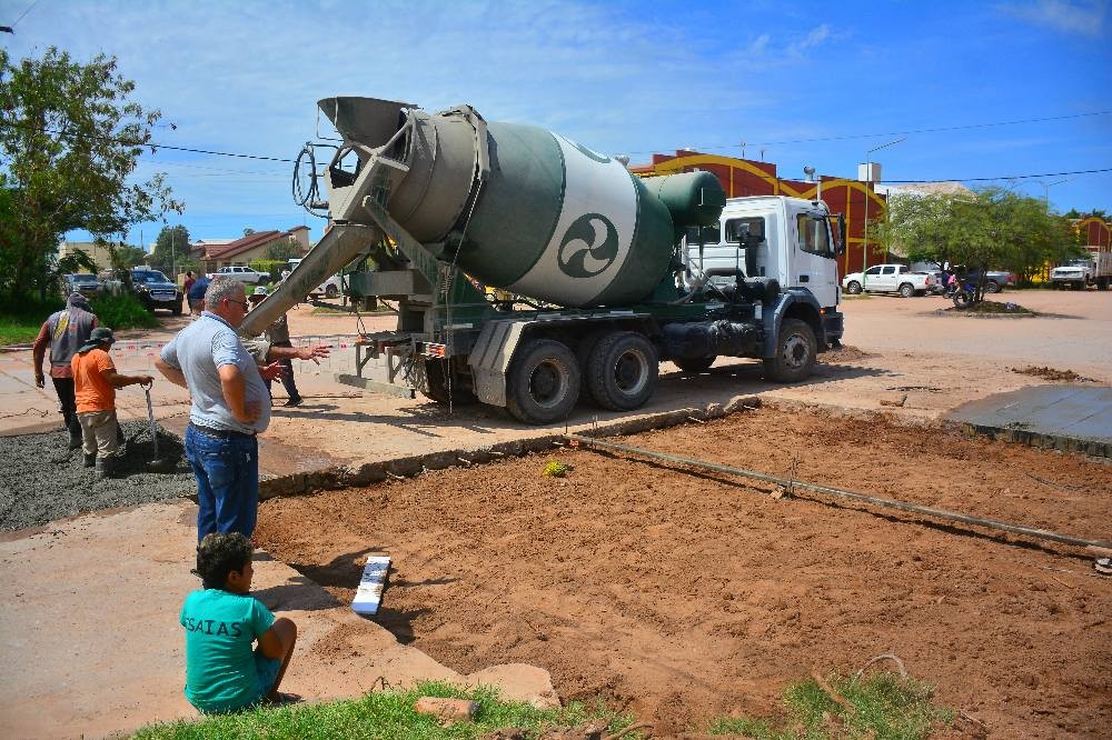 Avanzan las obras de bacheo sobre Av. Héroes de Malvinas y Av. del Trabajo
