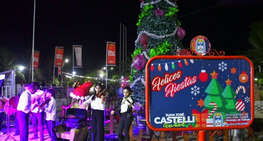 Emotivo acto de encendido de luces navideñas en la plaza central