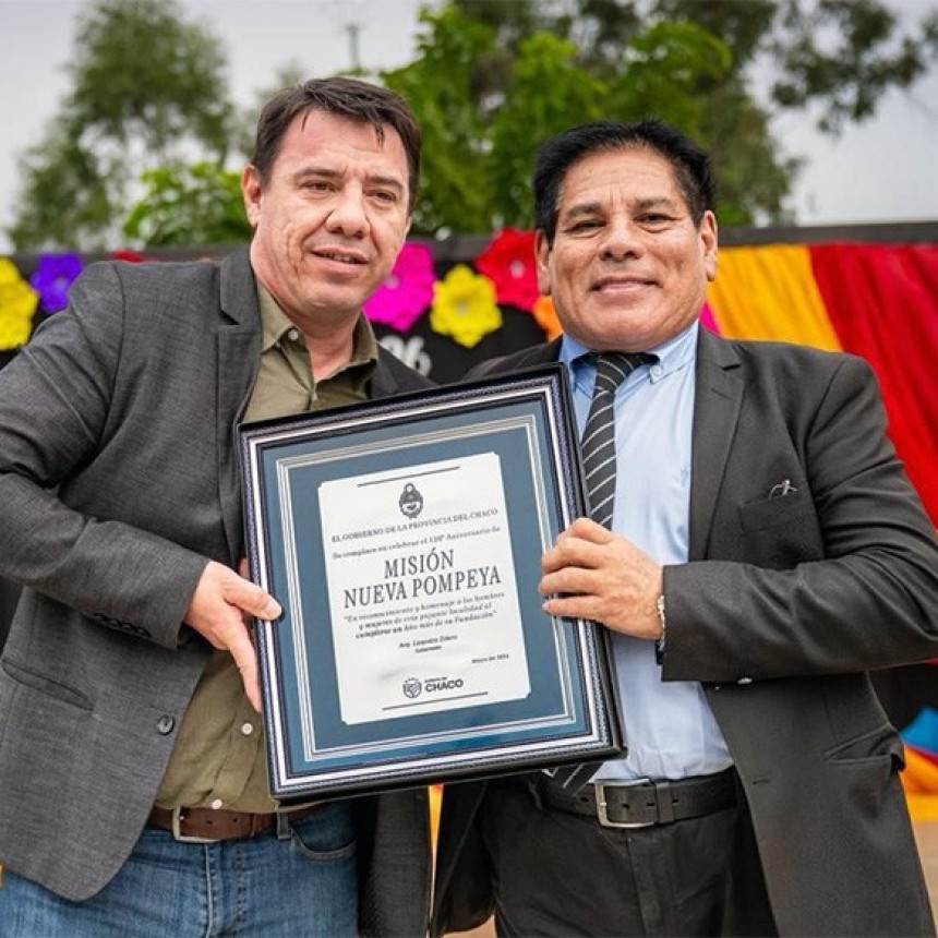 Pavimento y anuncio de viviendas en el aniversario 126 de Misi&oacute;n Nueva Pompeya