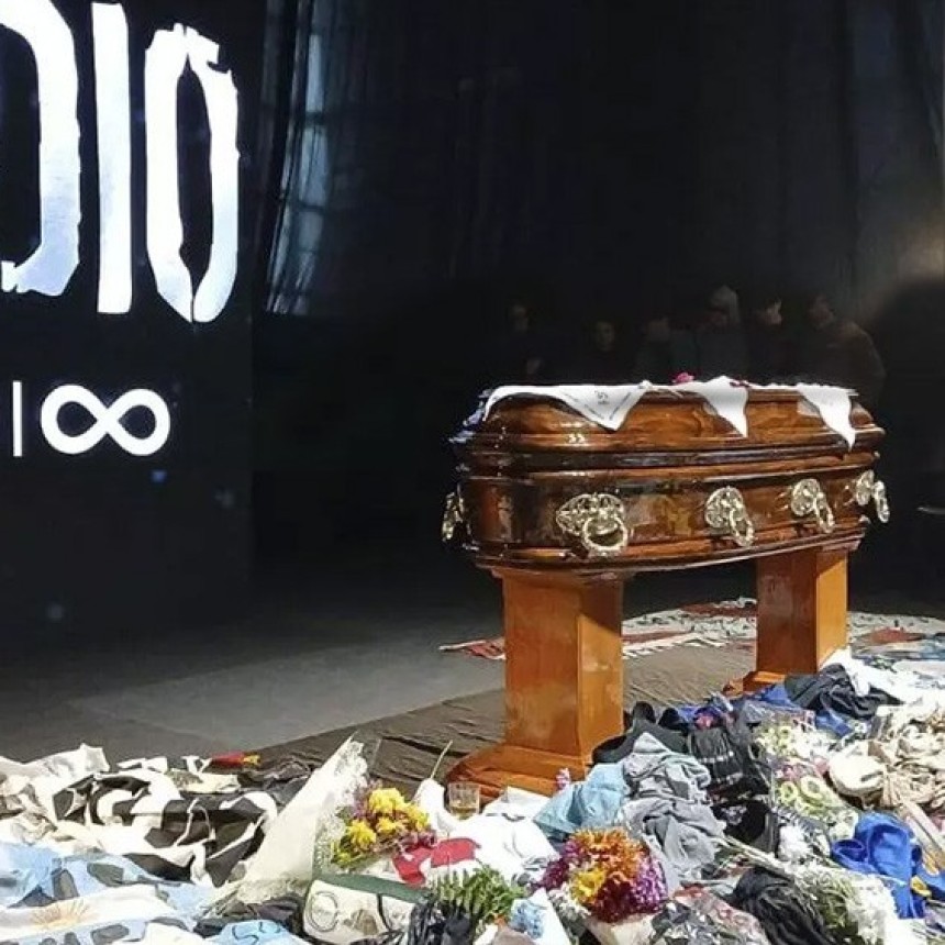 El &uacute;ltimo adi&oacute;s al Indio Solari con una marea humana de m&aacute;s de 70 cuadras que extiende su despedida