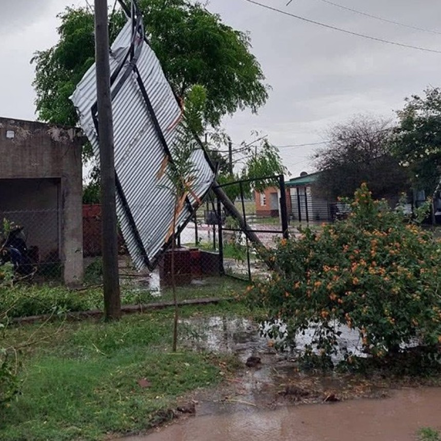 Fuerte temporal en Santa Sylvina caus&oacute; destrozos este domingo en la ma&ntilde;ana